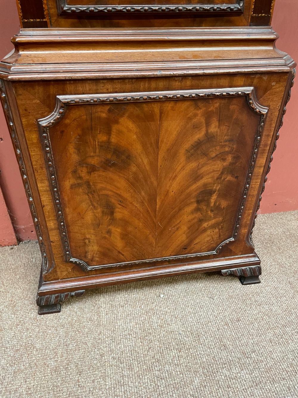 A George III mahogany and inlaid longcase clock, the elaborate swan neck pediment above fret - Bild 7 aus 18