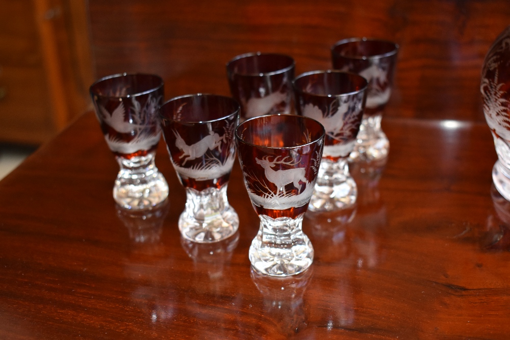 An early 20th century cut glass ruby tinted liqueur set comprising a decanter with substantial - Bild 3 aus 4