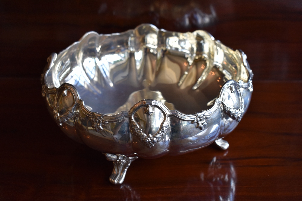 ELKINGTON & CO; a George V hallmarked silver bowl with swag adorned decoration to the shaped rim and - Image 4 of 5