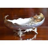 An Edwardian hallmarked silver boat shaped small bowl, raised on pierced scrolling feet, London