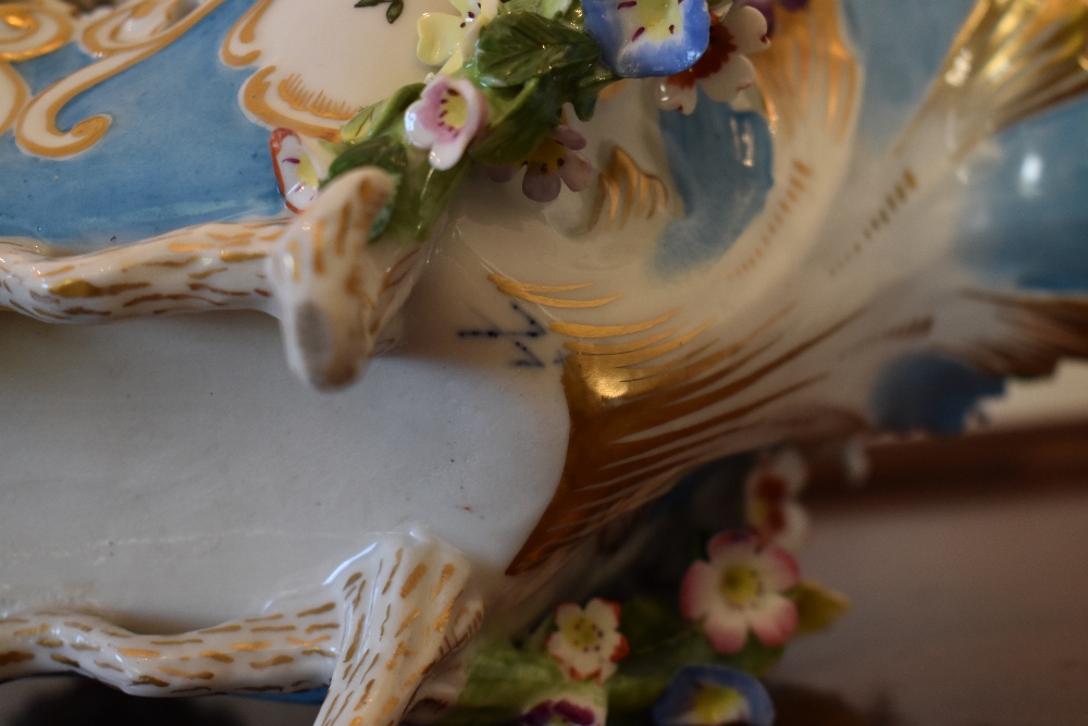 A mid/late 19th century floral encrusted porcelain basket with fixed handle and hand painted - Image 4 of 4