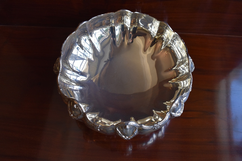 ELKINGTON & CO; a George V hallmarked silver bowl with swag adorned decoration to the shaped rim and - Image 3 of 5