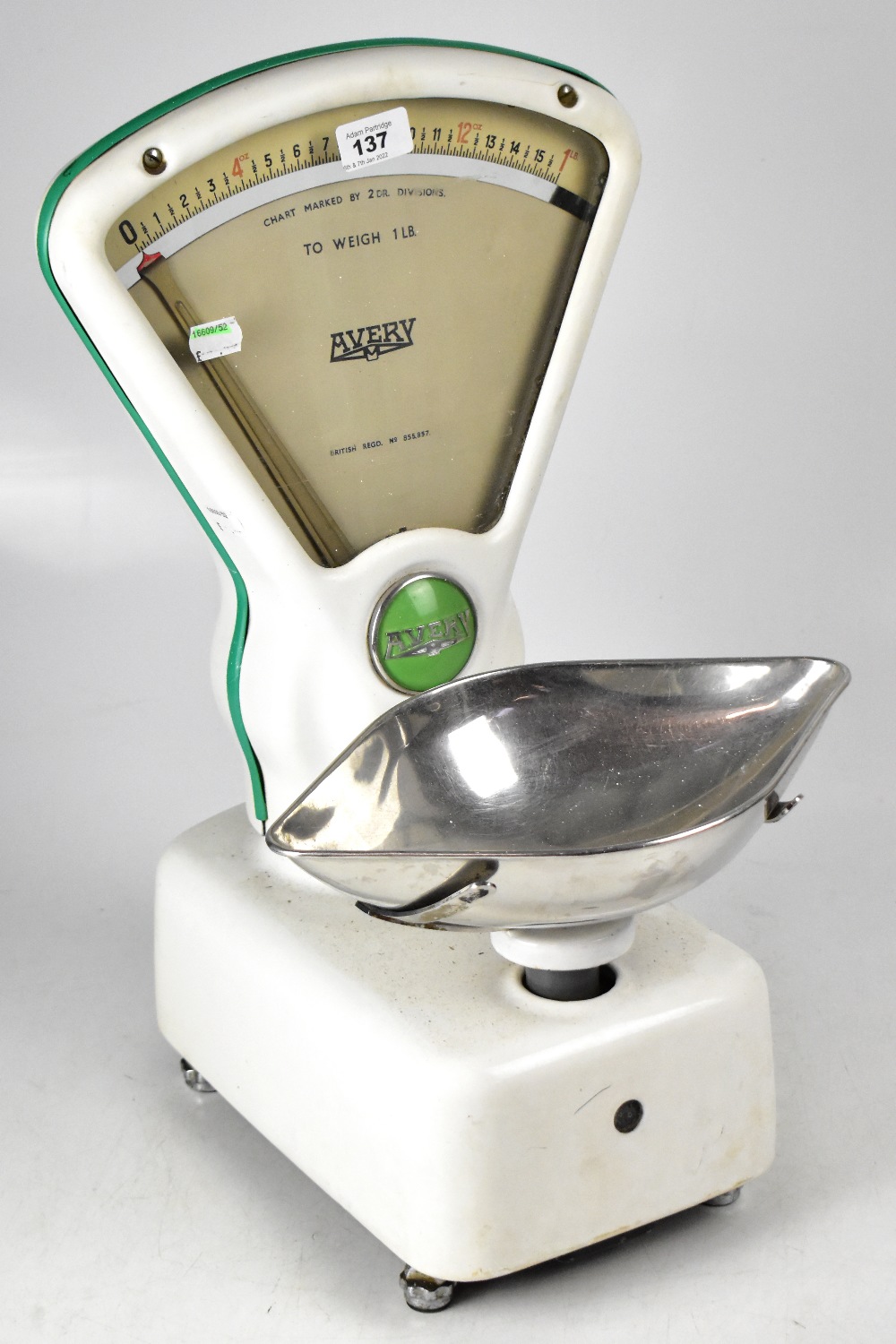 AVERY; a vintage enamelled set of shop scales with detachable bowl, British Registered Design No.