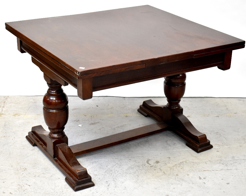 An early 20th century mahogany crossbanded draw-leaf dining table,