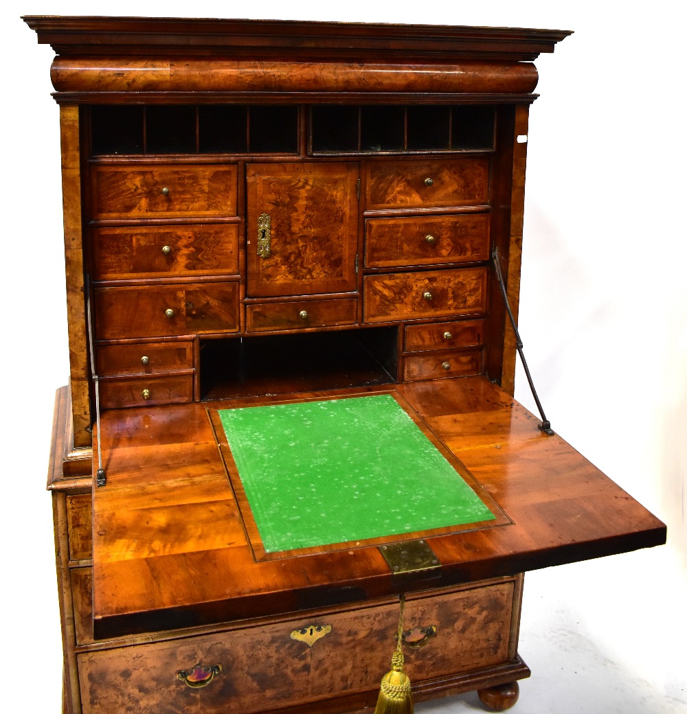 A late 17th/early 18th century burr walnut escritoire with fall-front revealing a fitted interior - Bild 2 aus 9