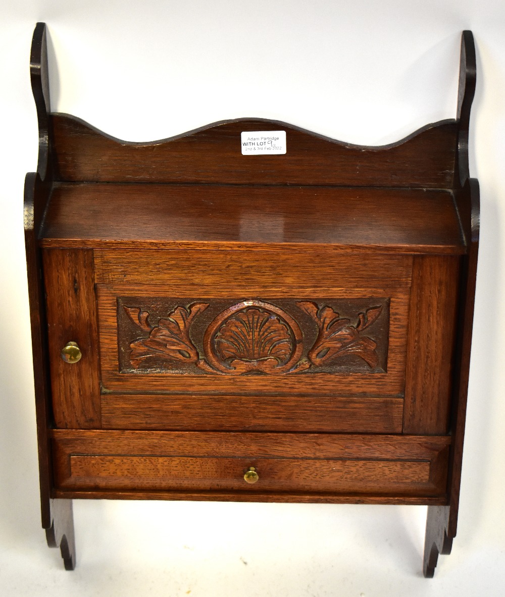 An early 19th century mahogany tripod table with tilt top and catch, - Image 3 of 3