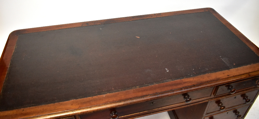 A Victorian mahogany twin pedestal desk with leather inset top over one long drawer and each - Bild 3 aus 3