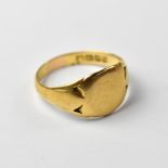 A vintage gentlemen's 18ct gold signet ring with blank table, on 18ct gold shank, size V.
