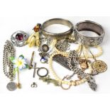 Various items of costume jewellery to include cultured pearls, bar brooches,