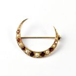 A 9ct yellow gold brooch set with garnets and seed pearls, approx 2.2g.