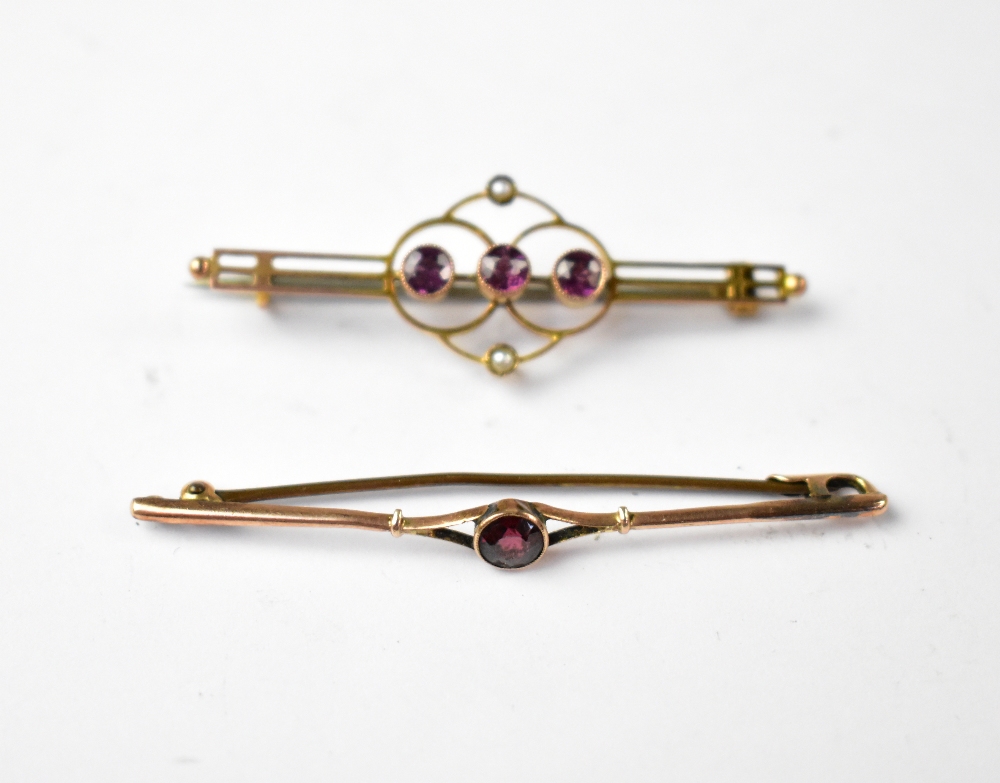 Two late 19th/early 20th century 9ct gold brooches comprising a bar brooch with a centred bezel set