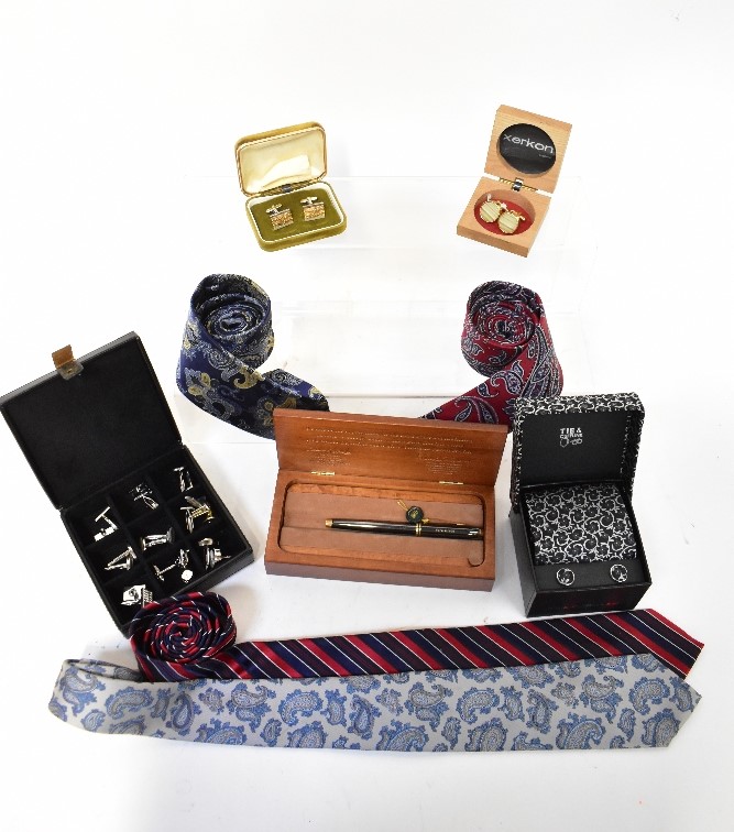 A small mixed lot of gentlemen's accessories to include ten silk ties, - Image 3 of 3
