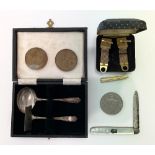 A cased George VI hallmarked silver baby push and spoon, Deakin & Francis, Birmingham 1948,