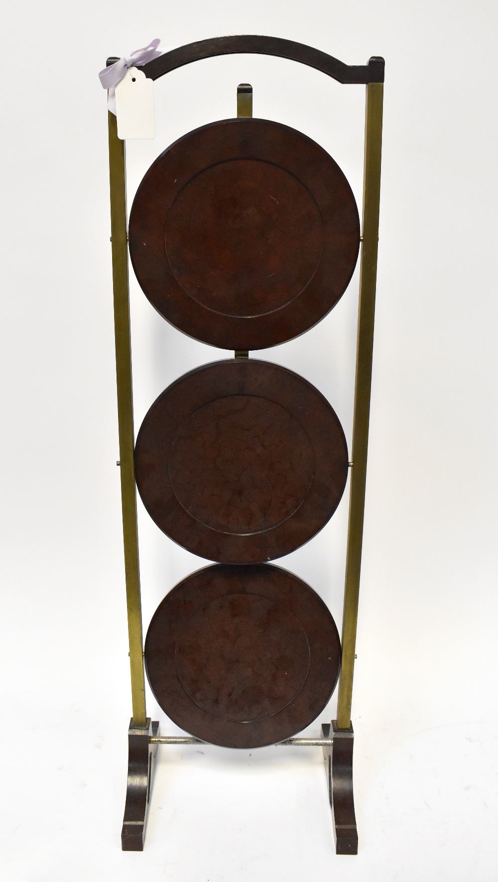 A mid-20th century mahogany-effect Bakelite and brass folding three-tier cake stand, height 91cm. - Bild 2 aus 2