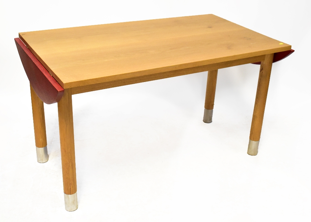 A modern stylised bespoke made oak table with an extending D-shaped small flap either end, - Bild 2 aus 2