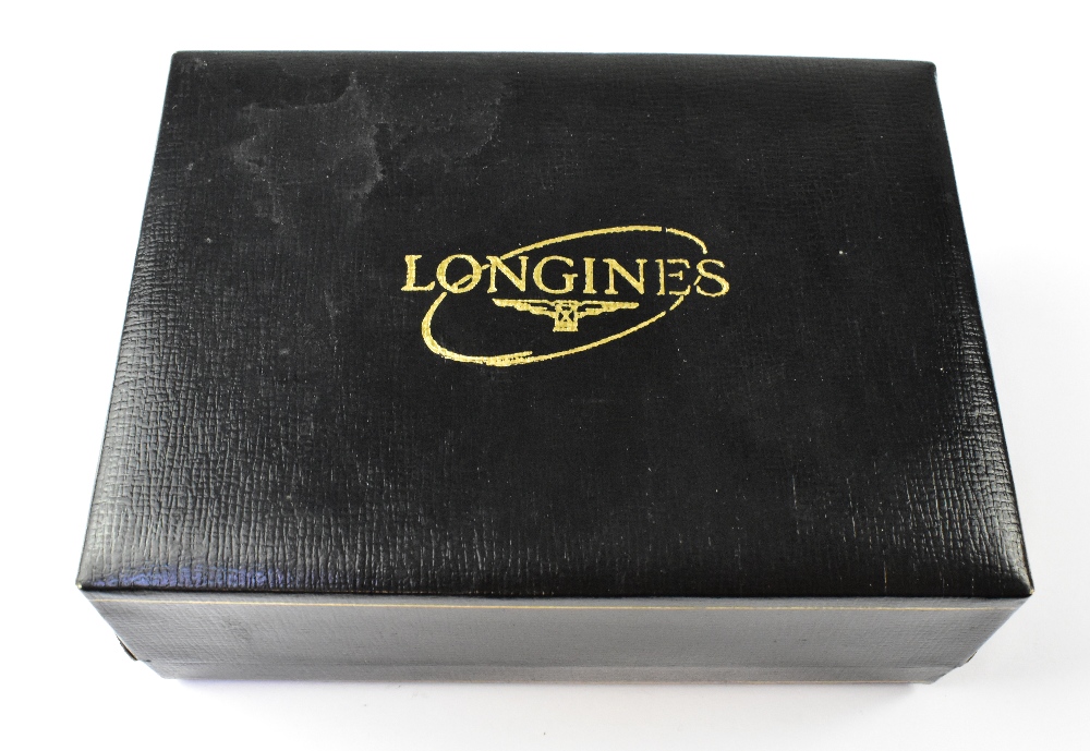 LONGINES; a gentlemen's vintage 9ct gold wristwatch, - Bild 5 aus 5