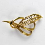 A vintage hallmarked 9ct gold brooch in the form of a strand of wheat tied in a bow,