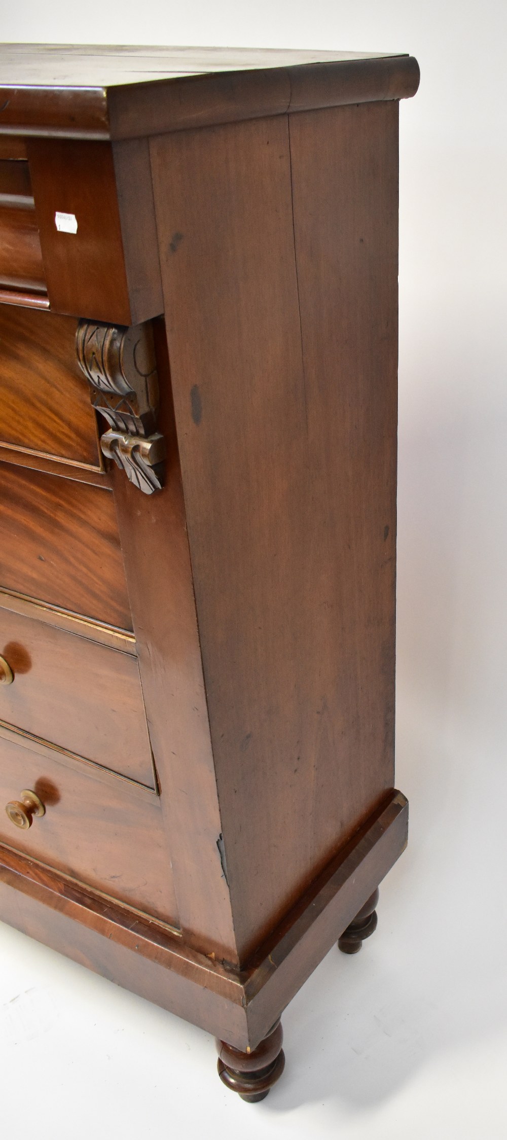 A Victorian mahogany Scottish chest of two short over three long drawers with a cushion drawer - Bild 3 aus 6