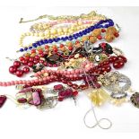 A small quantity of costume jewellery to include a string of thirteen graduated amber-style bead