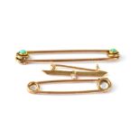 Three gold pins, comprising a 14ct small bar brooch with central seed pearl, marked '585', approx 1.