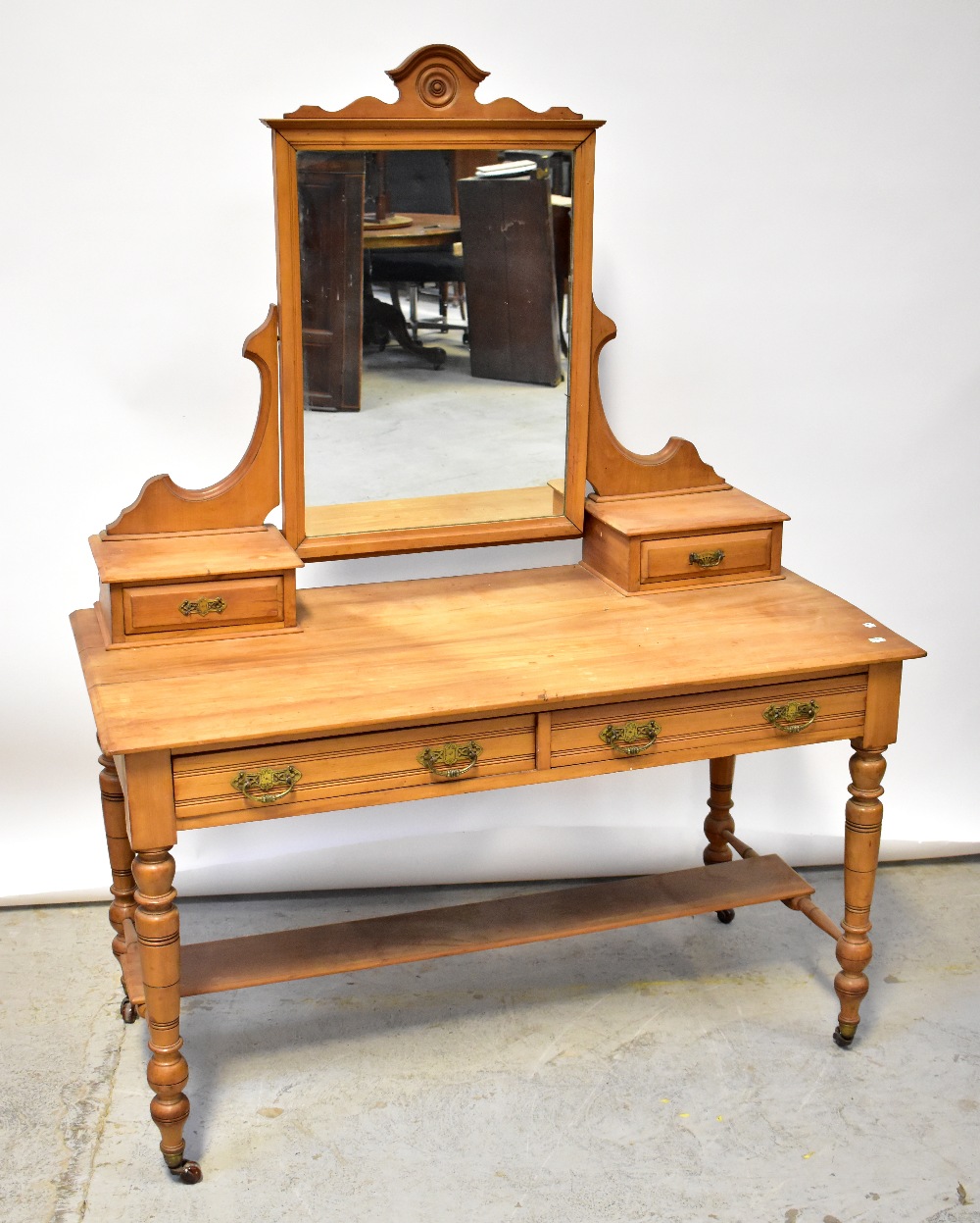 An Edwardian satin walnut dressing table,