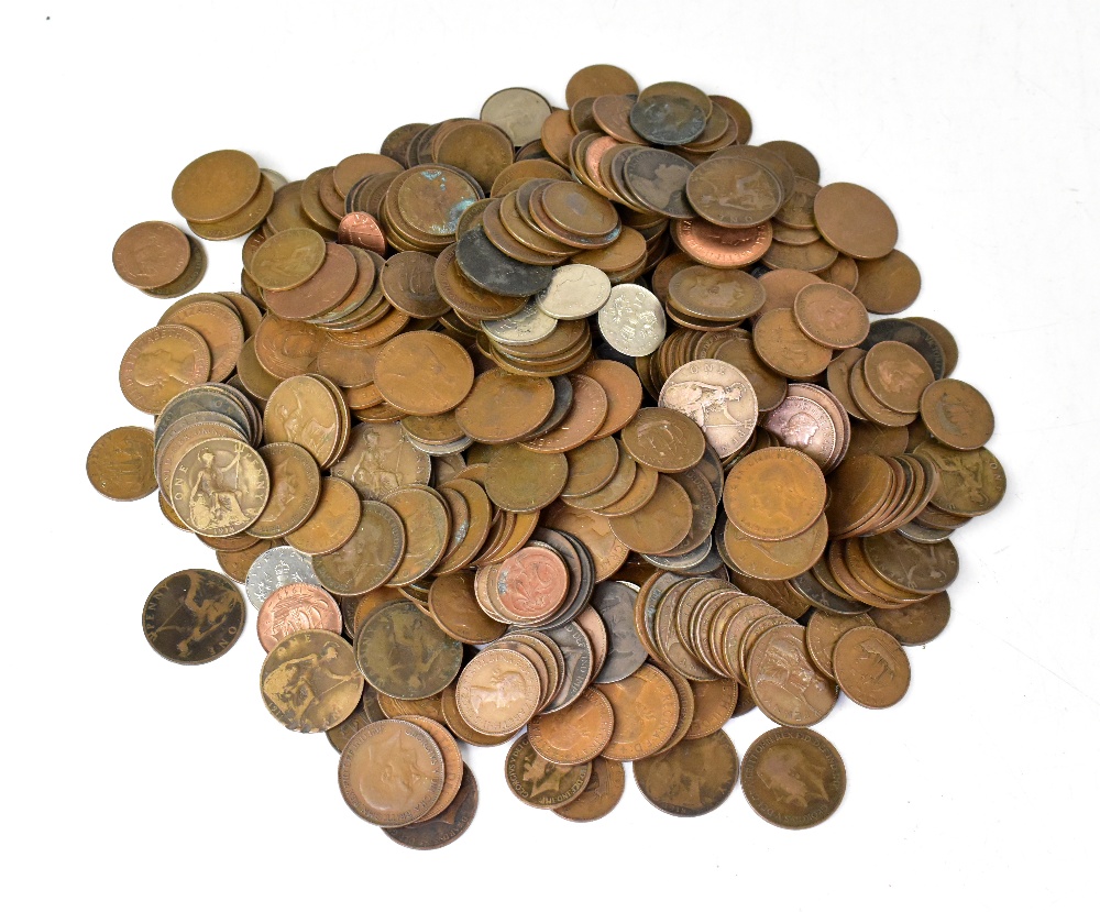 A large quantity of 19th and 20th century British coinage.
