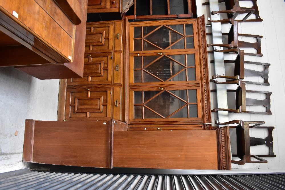 An early 20th century walnut break-front corner bookcase, - Bild 3 aus 5