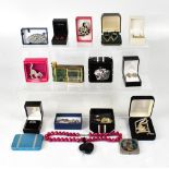 A quantity of mainly vintage costume jewellery,