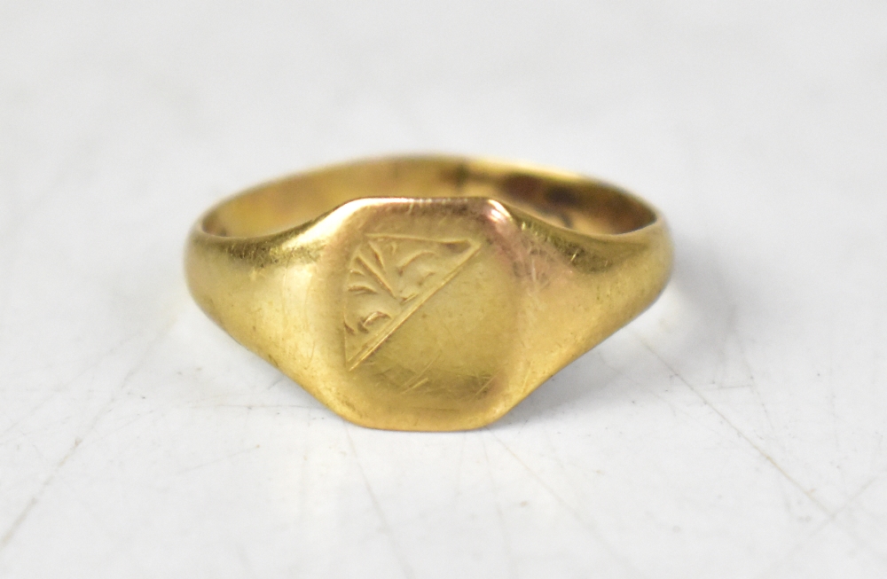 A small 9ct gold signet ring, with diagonally separated top,