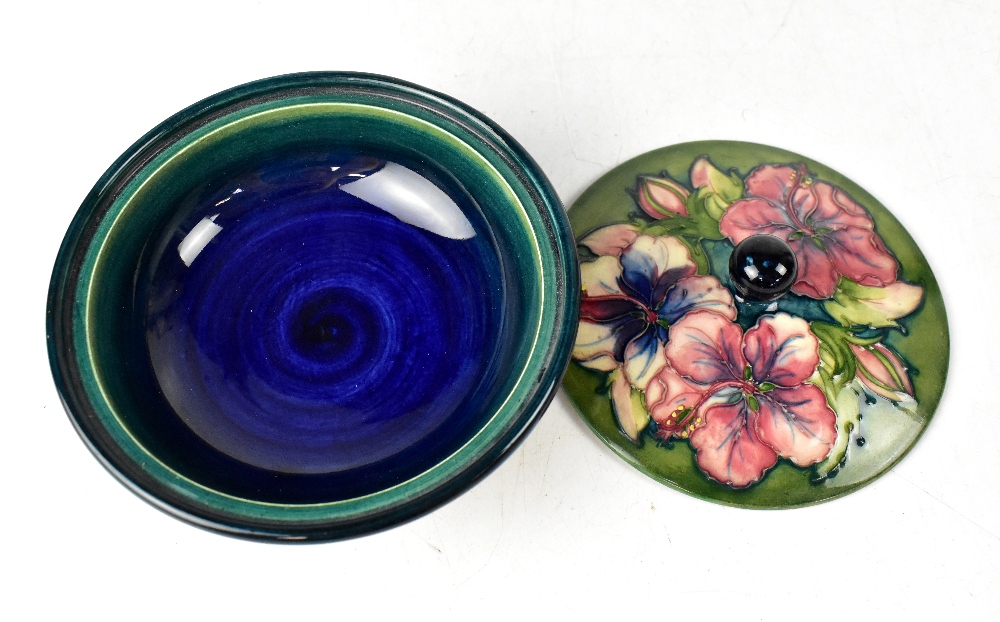 MOORCROFT; a blue/green ground 'Hibiscus' pattern covered bowl, - Bild 3 aus 4