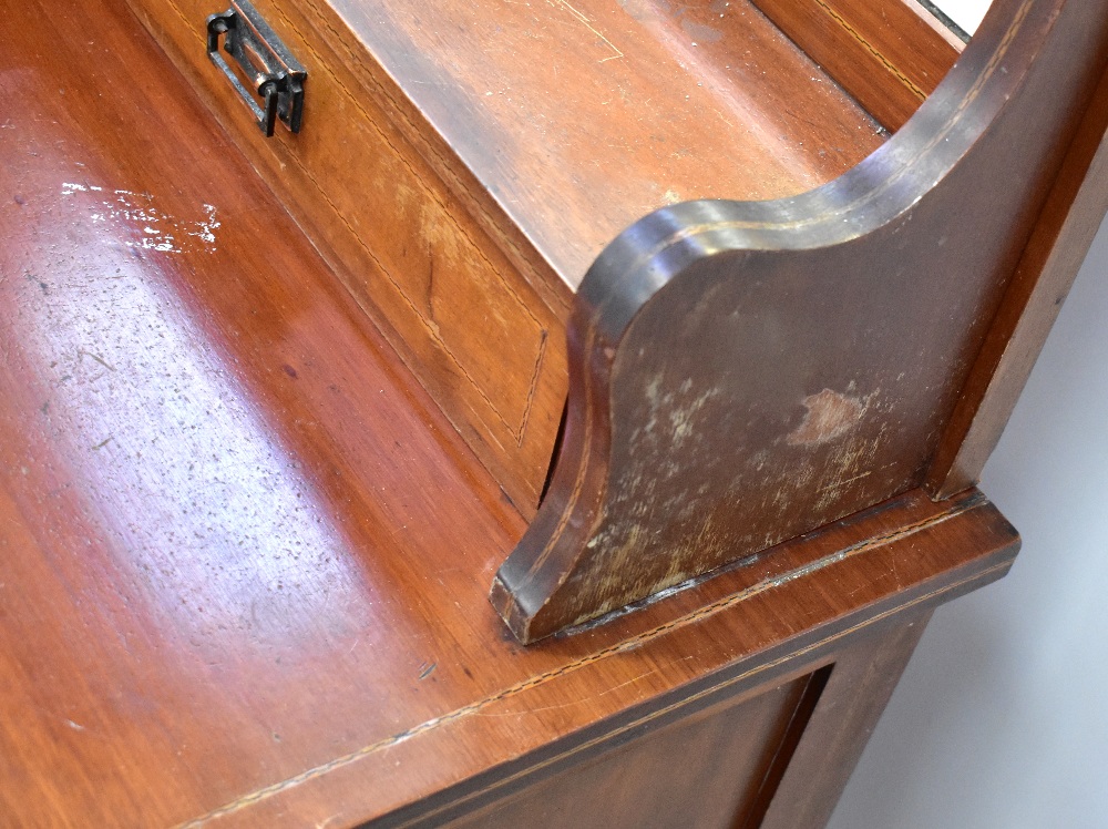 An Edwardian mirror back rouge marble top wash stand with string inlay, - Bild 12 aus 15