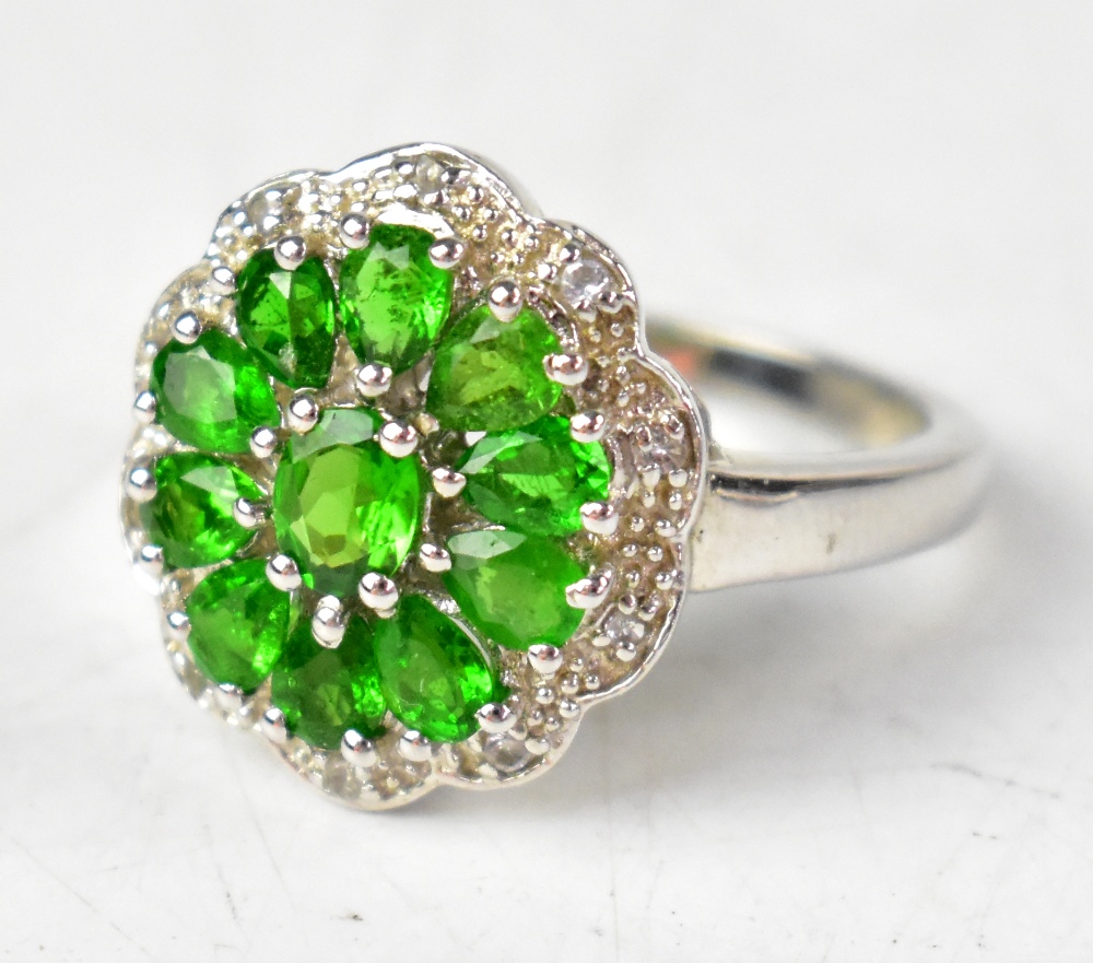 Five emerald and chrome diopside rings, - Image 5 of 6