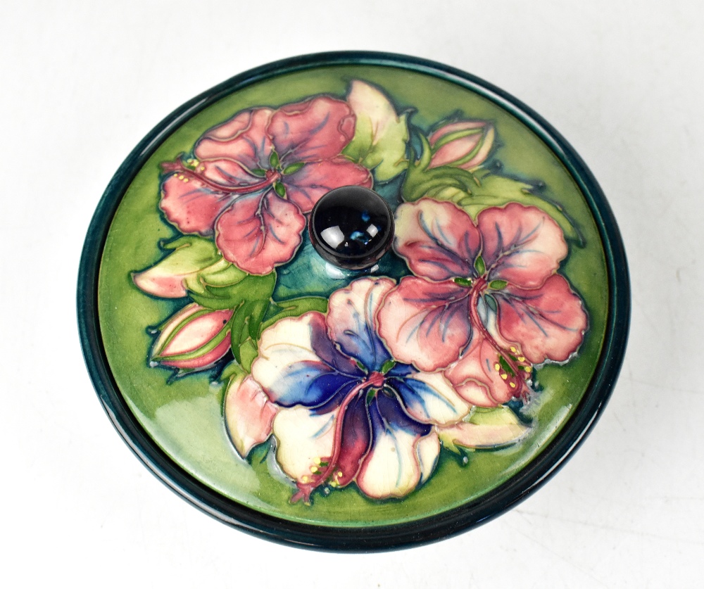 MOORCROFT; a blue/green ground 'Hibiscus' pattern covered bowl, - Bild 2 aus 4