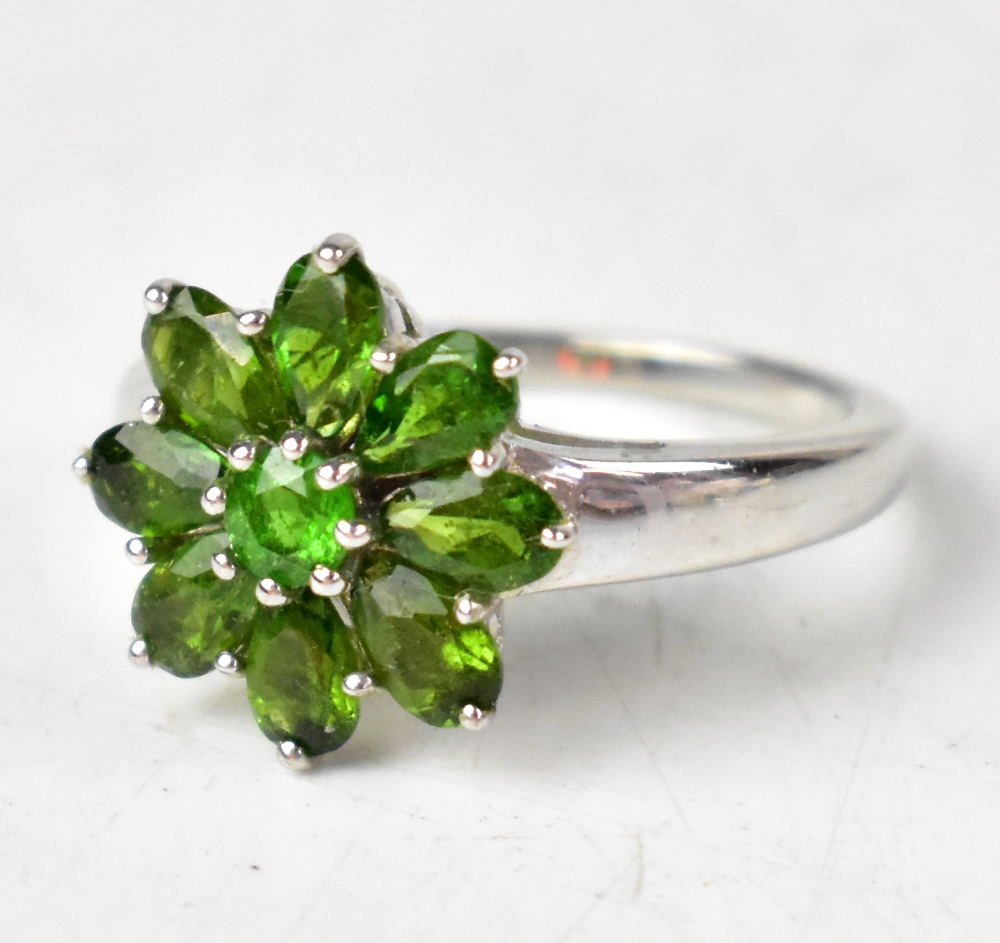 Five emerald and chrome diopside rings, - Image 3 of 6