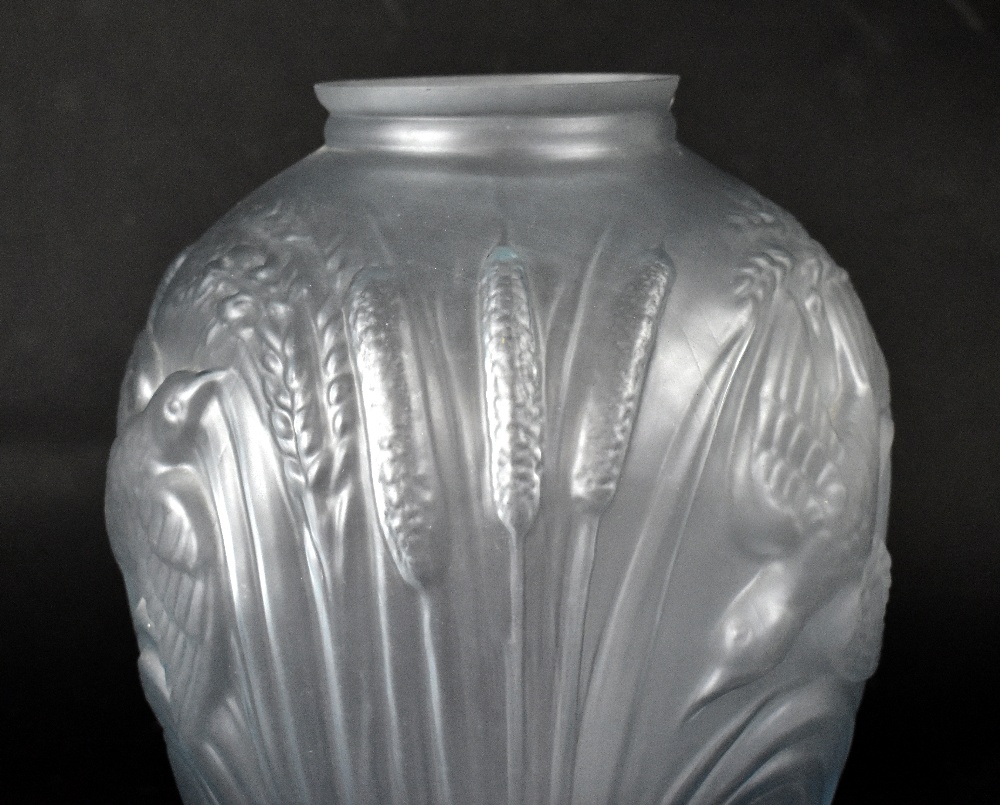 CRISTALLERIE D'EMILE GALLÉ; a large frosted glass vase of bulbous shape with moulded swallows, - Image 2 of 3