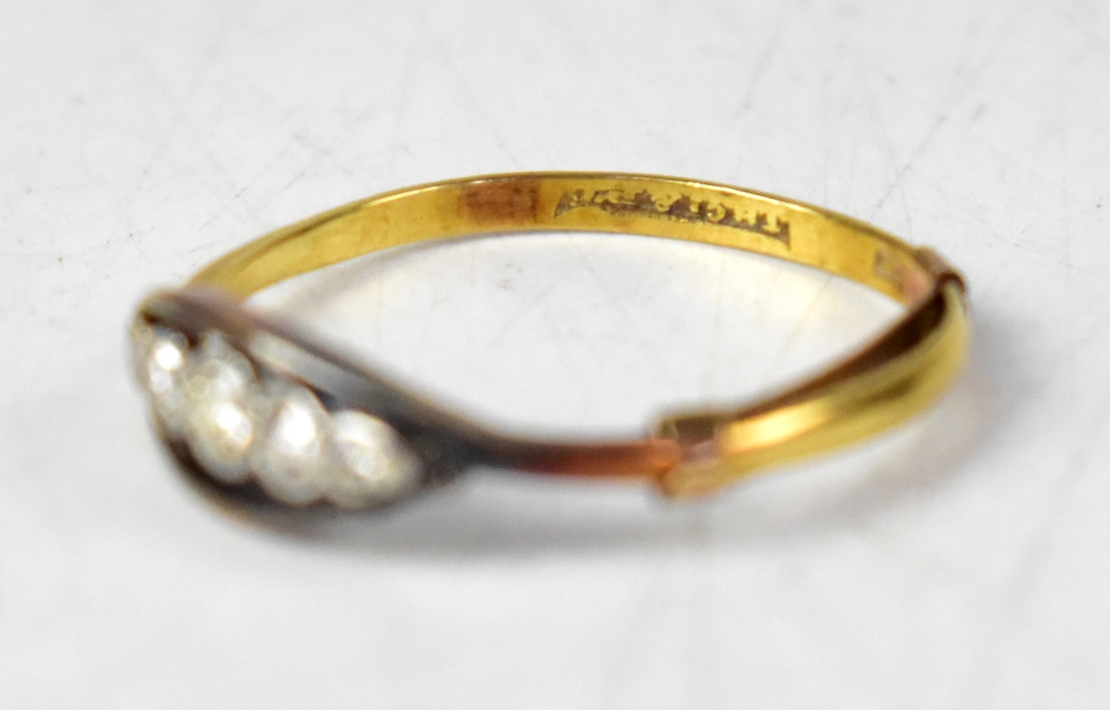 An 18ct yellow gold five-stone ring, the five graduated diamonds set in a white gold mount, - Bild 2 aus 3