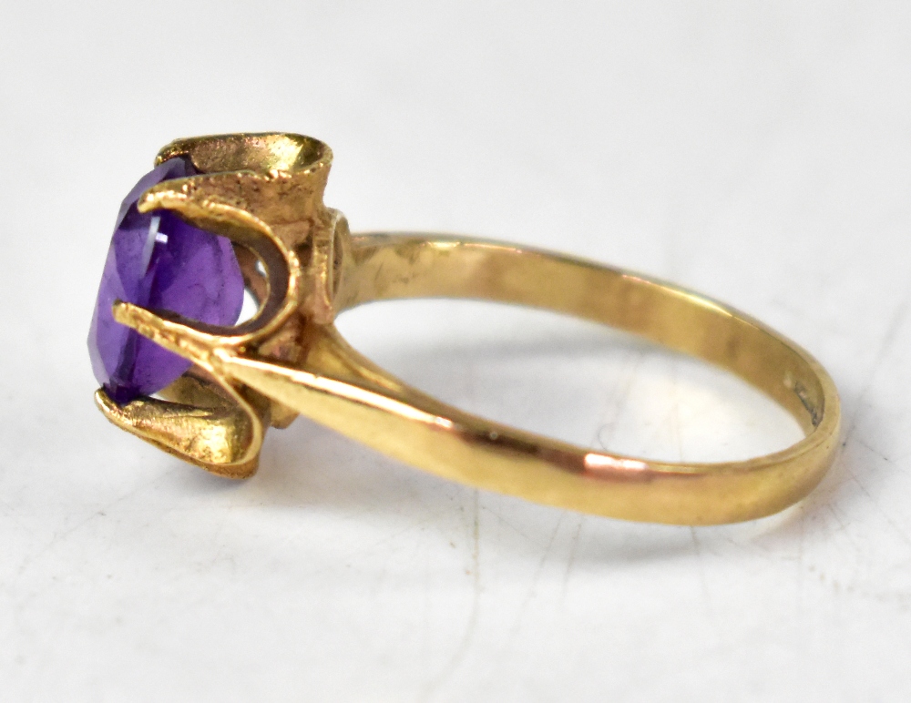 A yellow metal ring set with an oval amethyst in an open work floral mount, marks indistinct, - Bild 2 aus 3