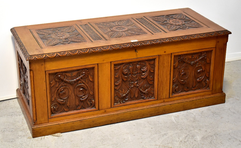 A reproduction oak bedding box with carved front panels of floral design, - Bild 3 aus 3