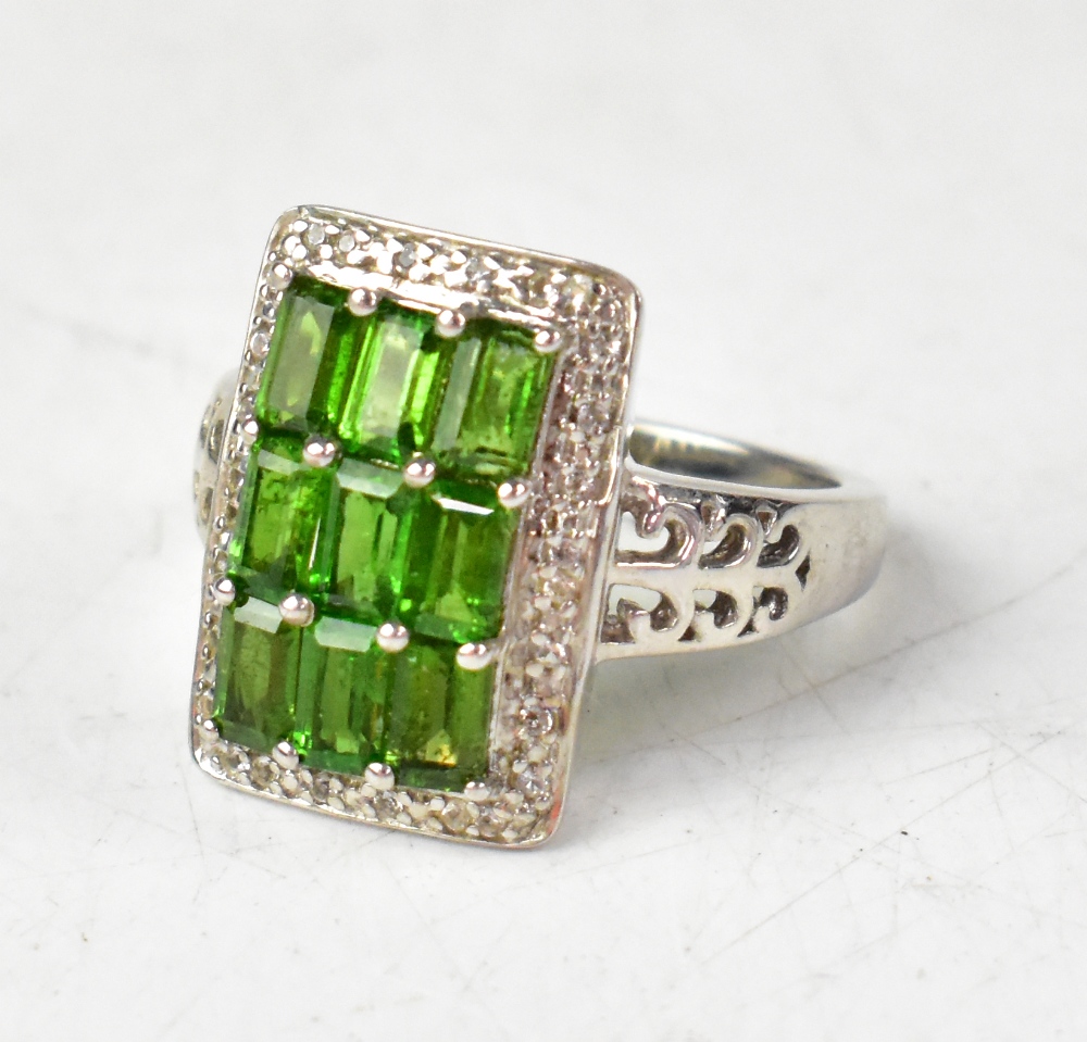 Five emerald and chrome diopside rings, - Image 2 of 6