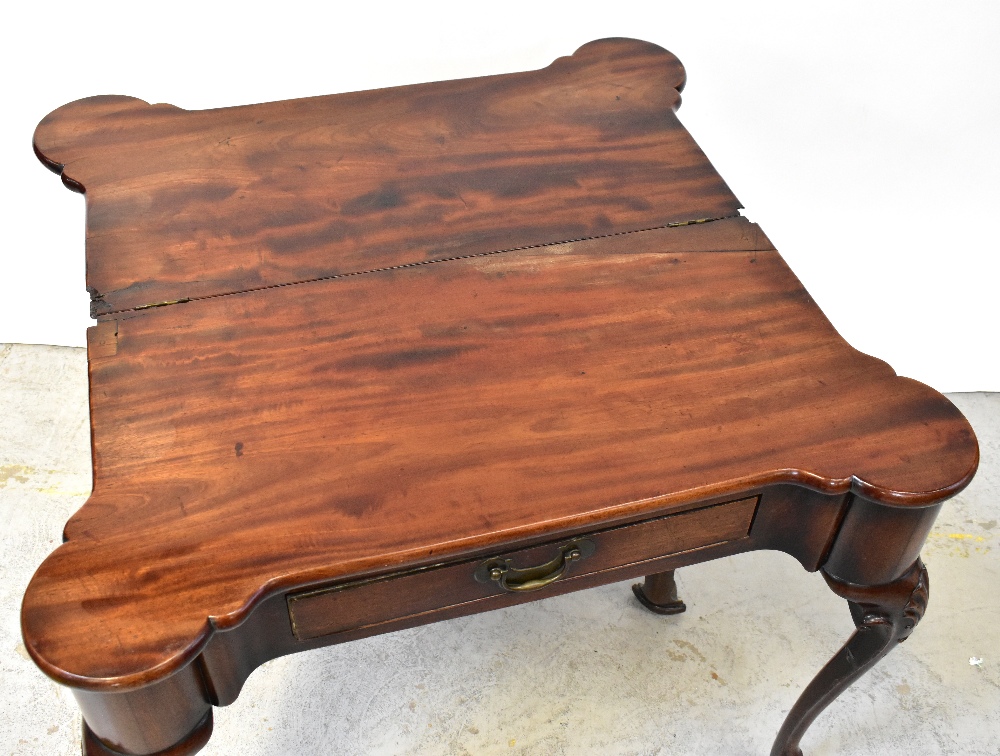 A George II mahogany fold-over tea table - Bild 5 aus 7