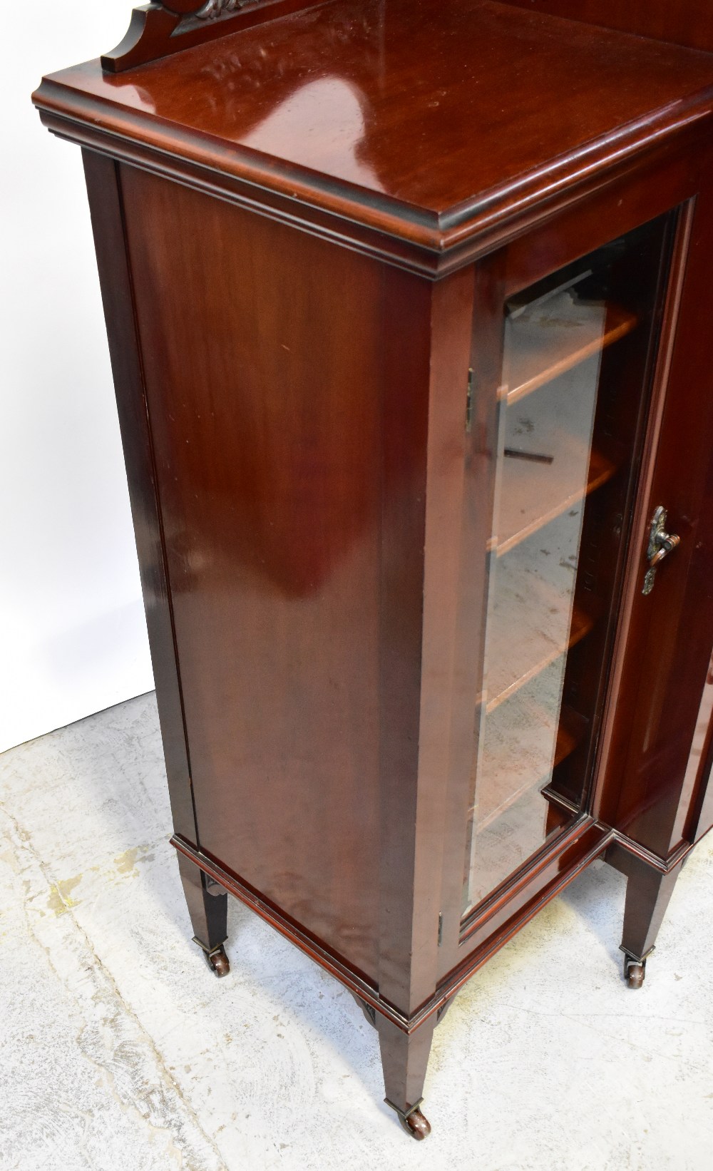 A Victorian mahogany surgical cabinet, t - Bild 7 aus 8