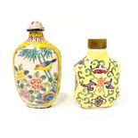 A Chinese hand painted enamelled snuff b