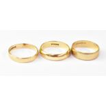 Three 9ct yellow gold wedding bands, siz