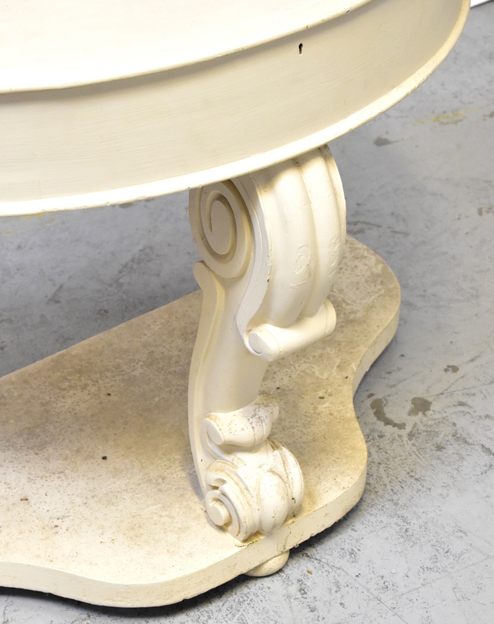 A white painted demi-lune console table - Bild 2 aus 4