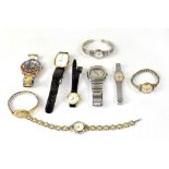 A small quantity of fashion wristwatches