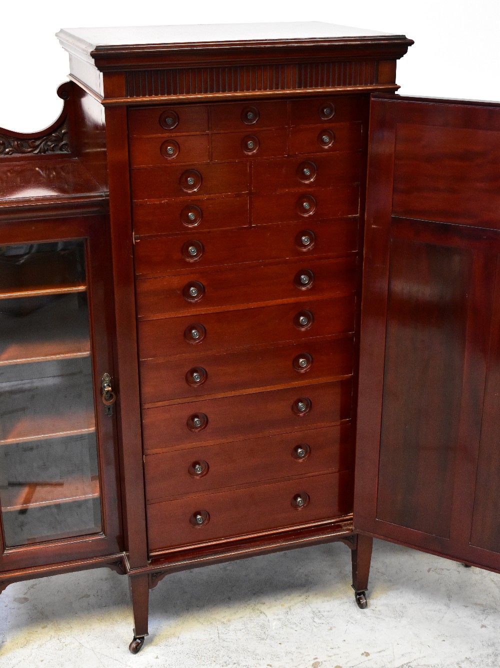 A Victorian mahogany surgical cabinet, t - Bild 2 aus 8