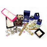 A quantity of costume jewellery, includi