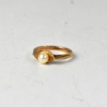 A 9ct yellow gold dress ring with single