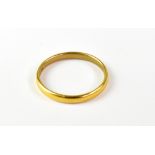 A 22ct yellow gold wedding band, size R,