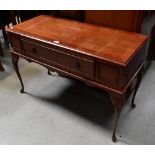DYNATRON; a SR X 32 Series radiogram within a crossbanded mahogany table case,